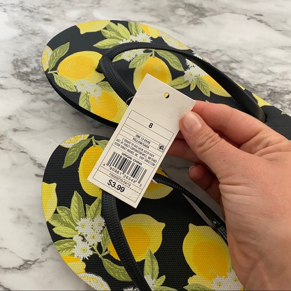 FREE W PURCHASE S&S lemon flip flops NWT 8 - Picture 4 of 4